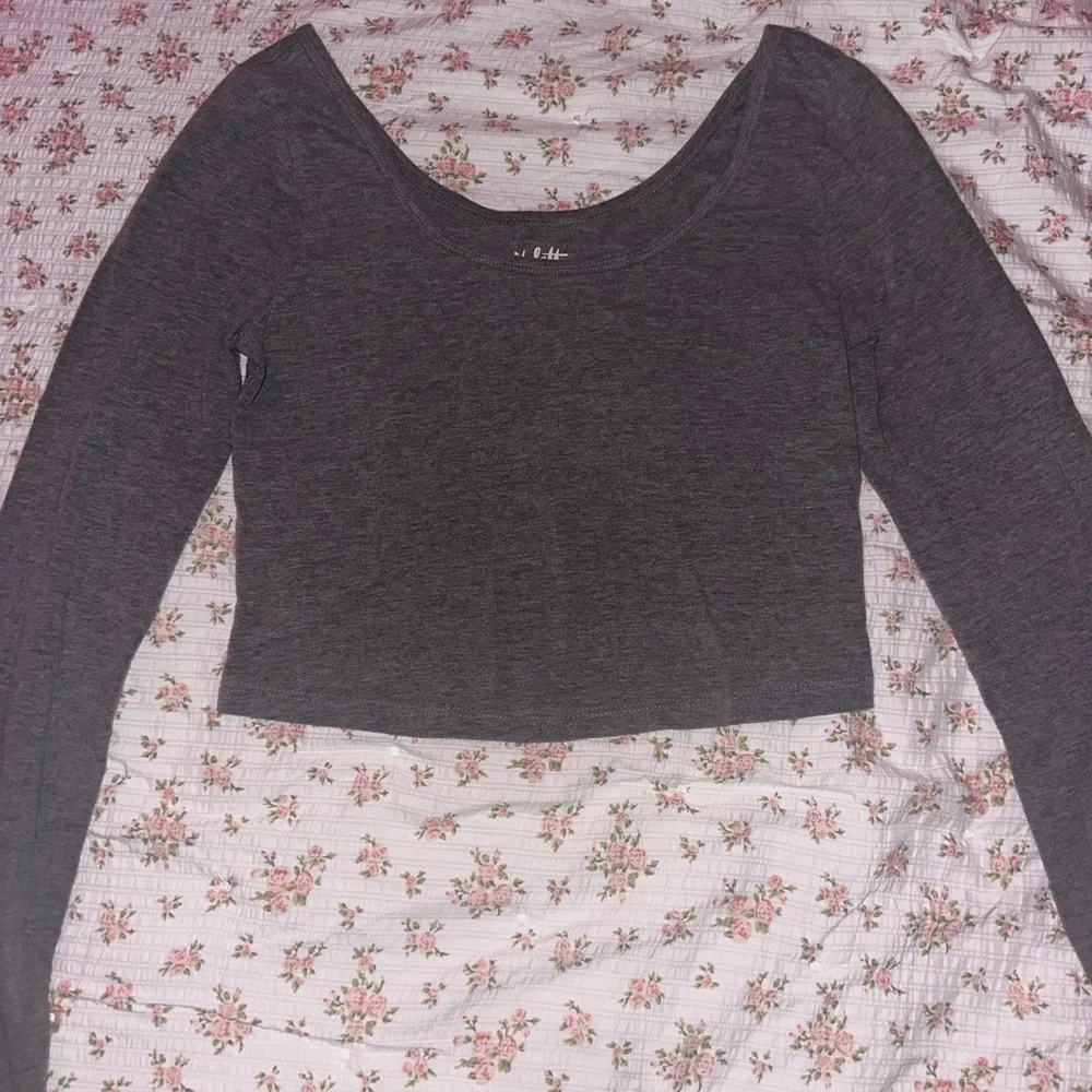 Long Sleeve Scoop Neck Top - Black - Picture 2 of 3